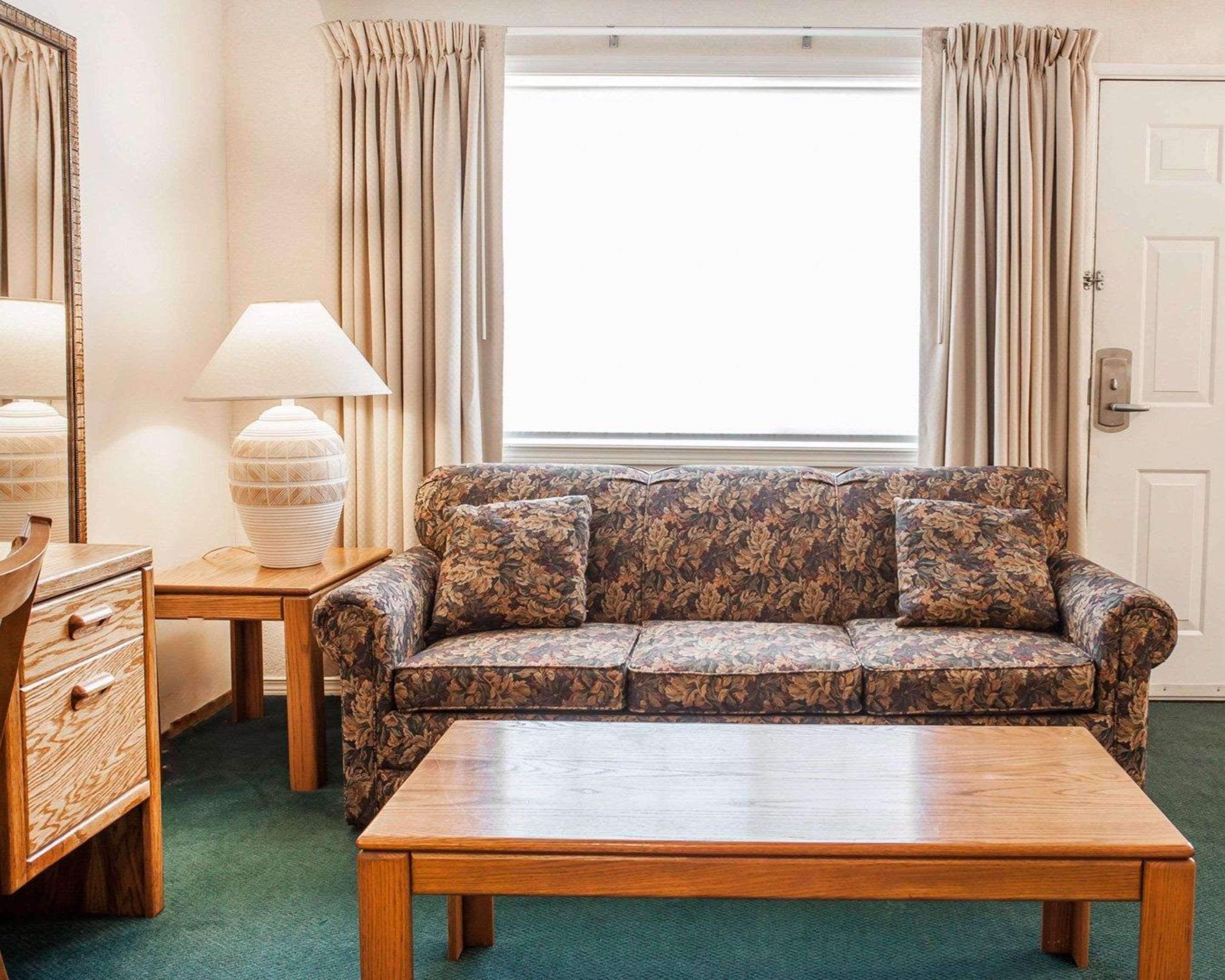 Quality Inn & Suites Bremerton Near Naval Shipyard Esterno foto