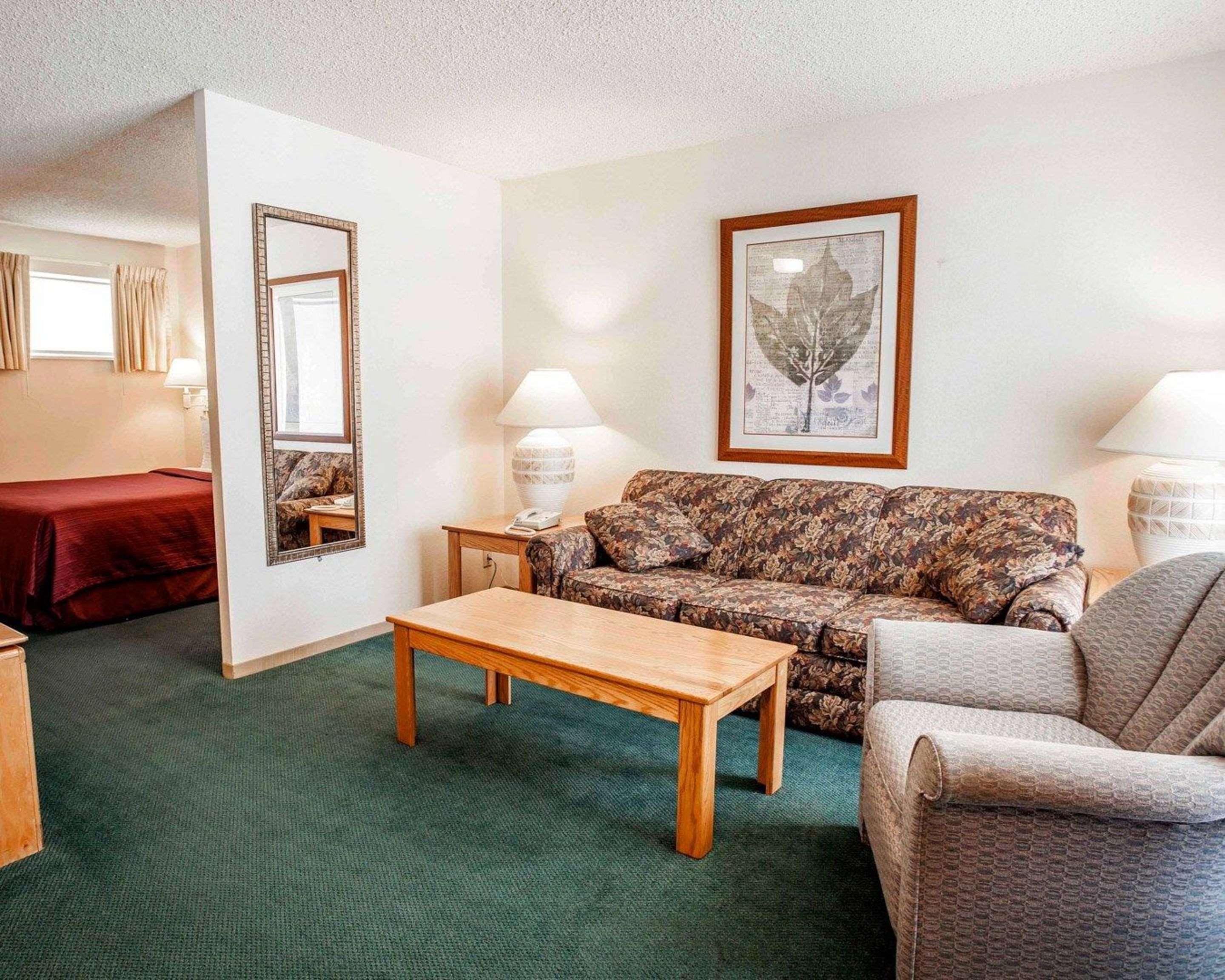 Quality Inn & Suites Bremerton Near Naval Shipyard Esterno foto